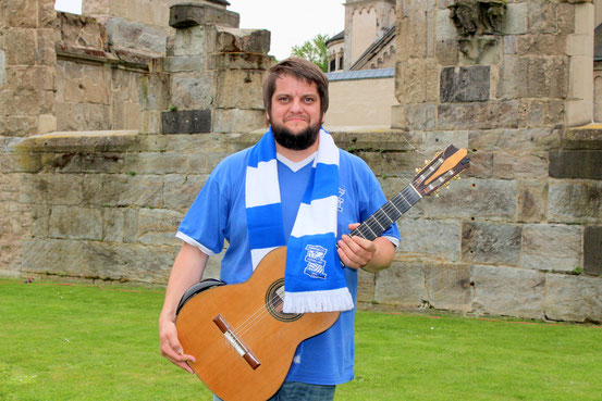 Russell Poyner mit Gitarre in Koblenz